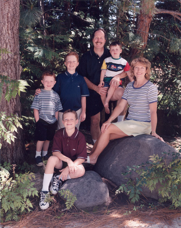 family.JPG (158760 bytes)